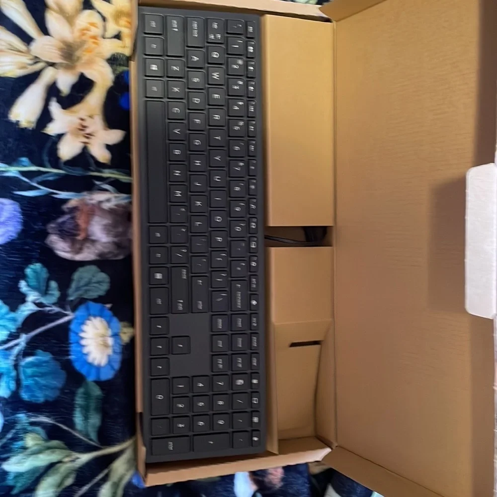 wired keyboard. unused.